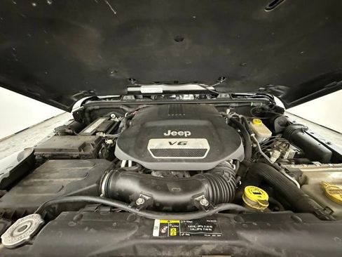 Used 2017 Jeep Wrangler Unlimited Sahara w/ Max Tow Package AWD/4WD image 12