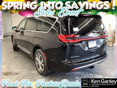 New 2026 Chrysler Pacifica Pinnacle w/ Trailer Tow Group AWD/4WD image 5