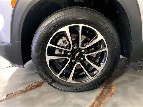 Used 2025 Chevrolet TrailBlazer LT AWD/4WD image 9