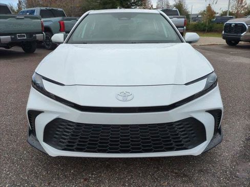 Certified 2025 Toyota Camry SE image 9