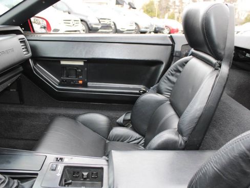 Used 1989 Chevrolet Corvette Convertible RWD image 14