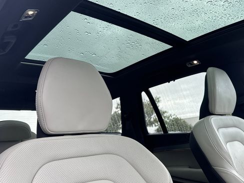 Certified 2022 Volvo XC90 T8 R-Design w/ Advanced Package image 21