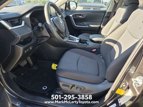 Used 2020 Toyota RAV4 XLE FWD image 5