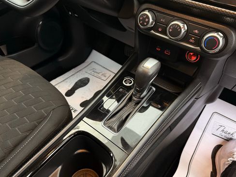 Used 2023 Nissan Kicks SV image 18