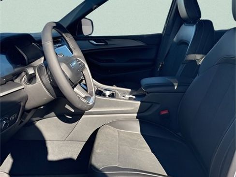 New 2025 Jeep Grand Cherokee L Altitude image 11