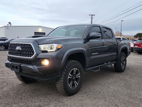 Used 2018 Toyota Tacoma TRD Sport image 1