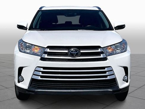 Used 2019 Toyota Highlander XLE image 3