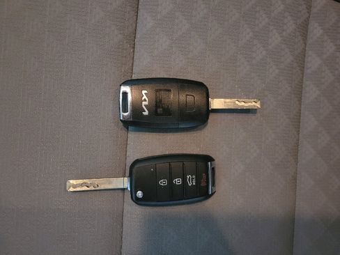 Used 2022 Kia Rio S image 32