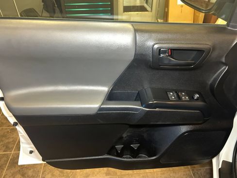 Used 2023 Toyota Tacoma SR w/ SR Convenience Package AWD/4WD image 19