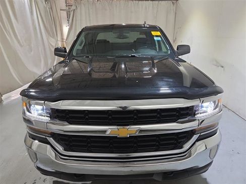 Used 2018 Chevrolet Silverado 1500 LT w/ LT Fleet Convenience Package image 2