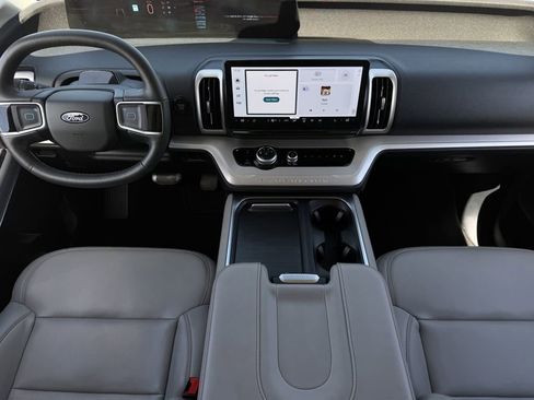 Used 2025 Ford Expedition Max Active RWD image 12