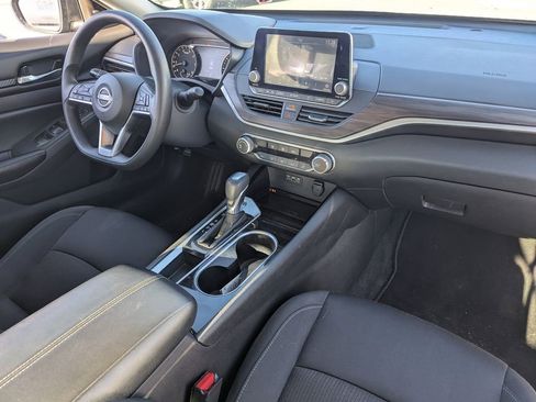 Used 2024 Nissan Altima 2.5 SV FWD image 32