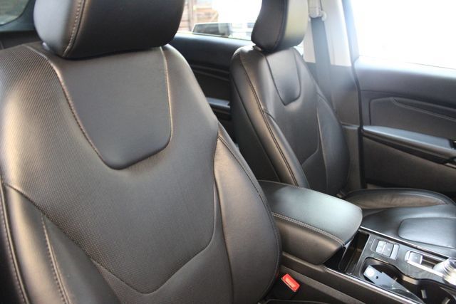 Used 2020 Ford Edge Titanium w/ Equipment Group 301A AWD/4WD image 10