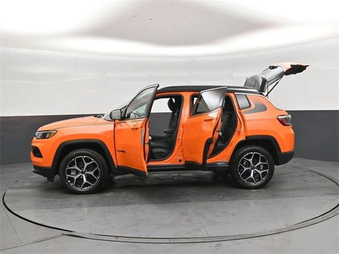 New 2026 Jeep Compass Limited w/ Mopar Graphics Package image 49
