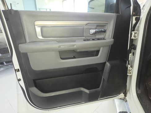 Used 2017 RAM 1500 Classic SLT w/ SLT Plus D←cor Group AWD/4WD image 15