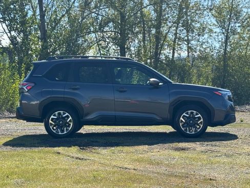 Used 2025 Subaru Forester Premium image 8