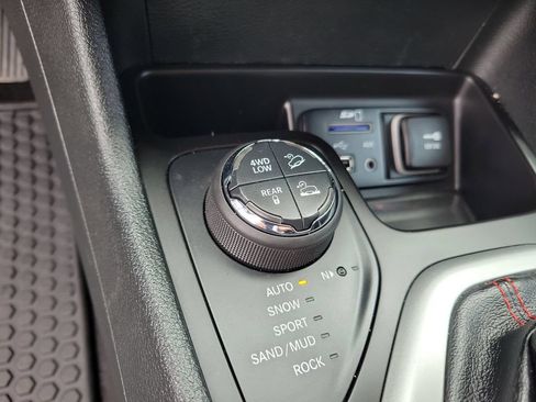 Used 2016 Jeep Cherokee Trailhawk w/ Comfort/Convenience Group AWD/4WD image 27