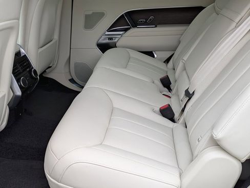 New 2026 Land Rover Range Rover Long Wheelbase SE AWD/4WD image 17