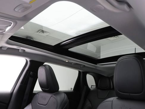 Used 2022 Jeep Cherokee Limited image 14