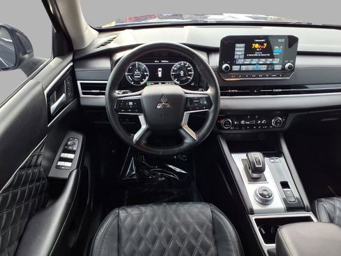 Used 2023 Mitsubishi Outlander SEL image 4