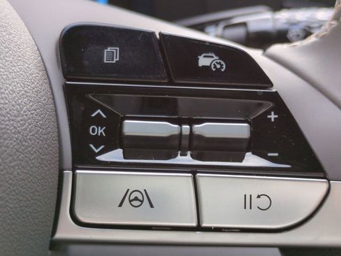 Certified 2025 Hyundai Elantra Sport image 23