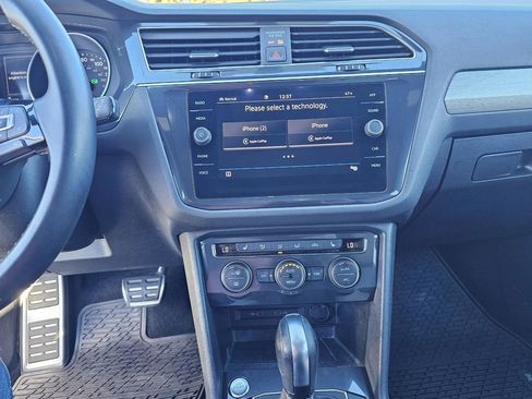 Used 2021 Volkswagen Tiguan SE R-Line image 16