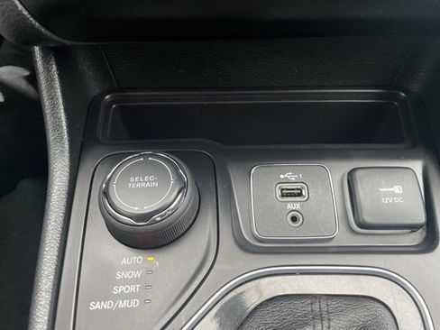 Used 2023 Jeep Cherokee Altitude Lux image 28