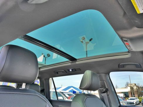 Used 2023 Volkswagen Tiguan SE R-Line image 15