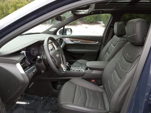 Used 2025 Cadillac XT6 Premium Luxury w/ Platinum Package image 10