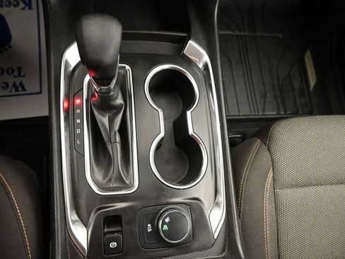 Used 2021 Chevrolet Traverse LT FWD image 19