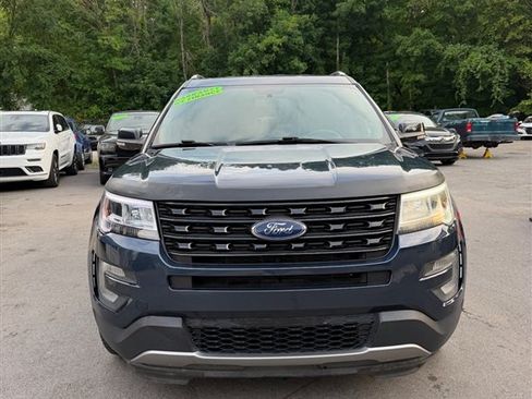 Used 2017 Ford Explorer XLT w/ Equipment Group 201A AWD/4WD image 8