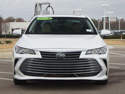 Used 2019 Toyota Avalon XLE image 3