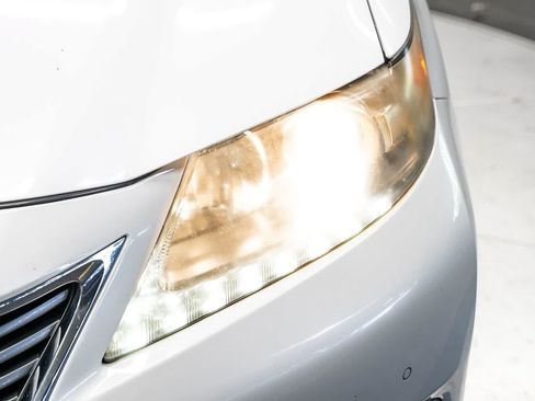 Used 2013 Lexus ES 350 w/ Premium Pkg FWD image 7