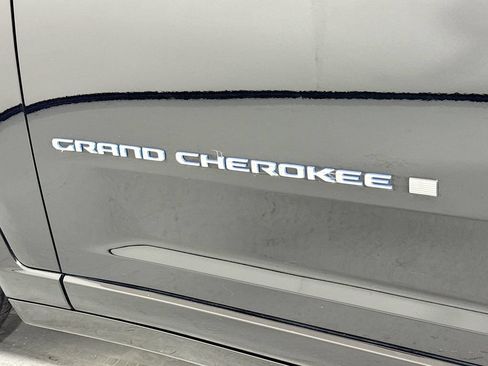 Used 2023 Jeep Grand Cherokee Overland w/ Luxury Tech Group IV AWD/4WD image 8