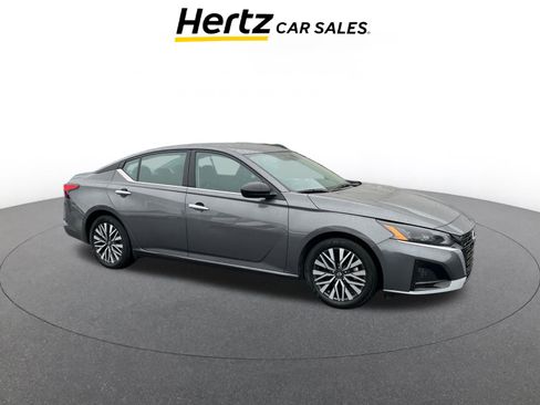 Used 2025 Nissan Altima 2.5 SV image 1