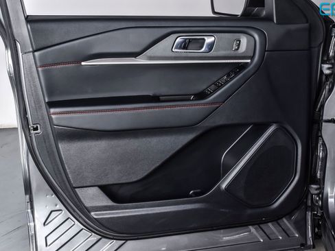 Used 2025 Ford Explorer ST-Line w/ ST-Line Street Pack image 15