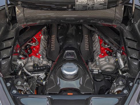 Used 2023 Ferrari SF90 Spider image 46