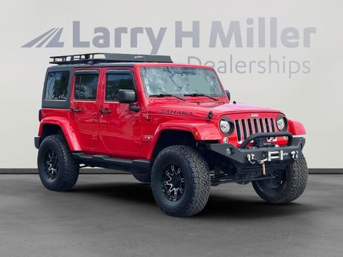 Used 2018 Jeep Wrangler Unlimited Sahara w/ Connectivity Group AWD/4WD image 8
