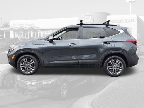 Used 2023 Kia Seltos S w/ Navigation Package FWD image 2