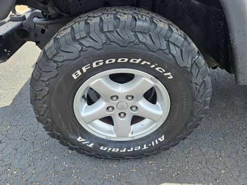 Used 2004 Jeep Wrangler X w/ Wheel Plus Group AWD/4WD image 9