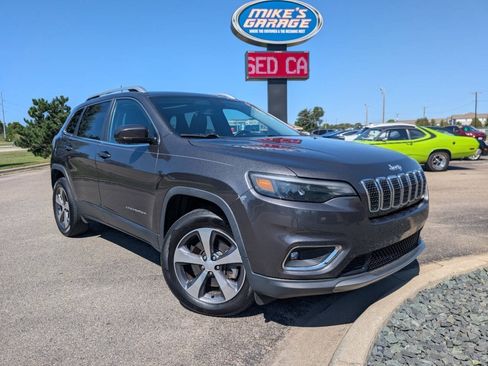 Used 2019 Jeep Cherokee Limited AWD/4WD image 2