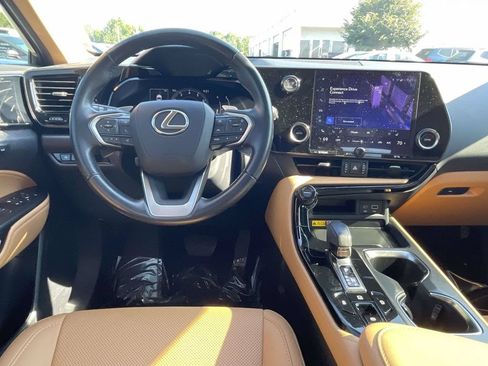 Used 2025 Lexus NX 250 FWD w/ Towing Package (2000 Lbs) image 16