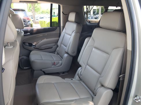 Used 2015 GMC Yukon XL SLT w/ Open Road Package AWD/4WD image 40