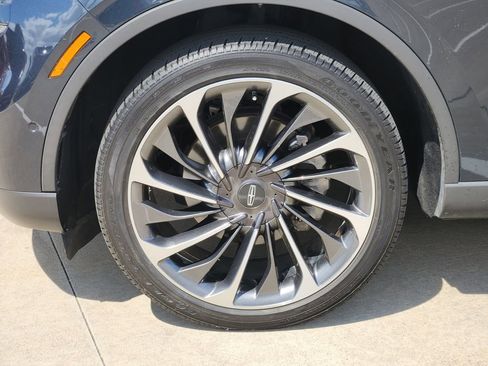 Used 2023 Lincoln Aviator Reserve w/ Equipment Group 201A RWD image 10
