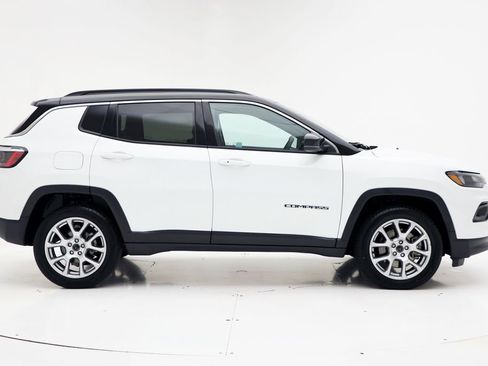 Used 2025 Jeep Compass Limited AWD/4WD image 3