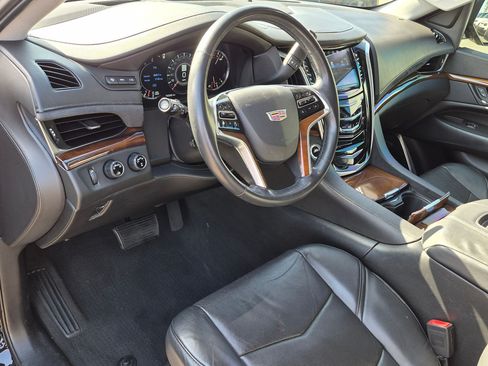 Used 2018 Cadillac Escalade ESV Premium Luxury AWD/4WD image 9