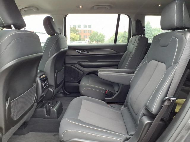 Used 2023 Jeep Grand Cherokee L Laredo w/ Luxury Tech Group I AWD/4WD image 10
