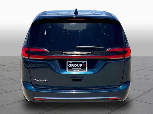Used 2023 Chrysler Pacifica Touring-L FWD image 5