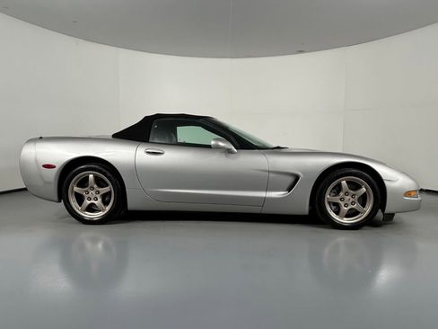 Used 2004 Chevrolet Corvette Convertible w/ Preferred Equipment Group RWD image 13