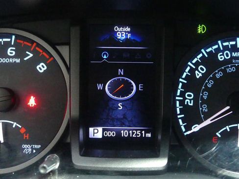 Used 2017 Toyota Tacoma TRD Off-Road w/ Tow Package image 29